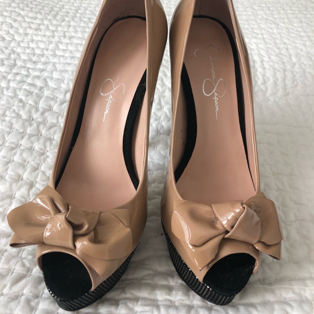 Jessica Simpson Nude Patent Bow Peep-Toe Pumps